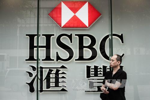 HSBC "đóng băng" tuyển dụng và không tăng lương ảnh 1